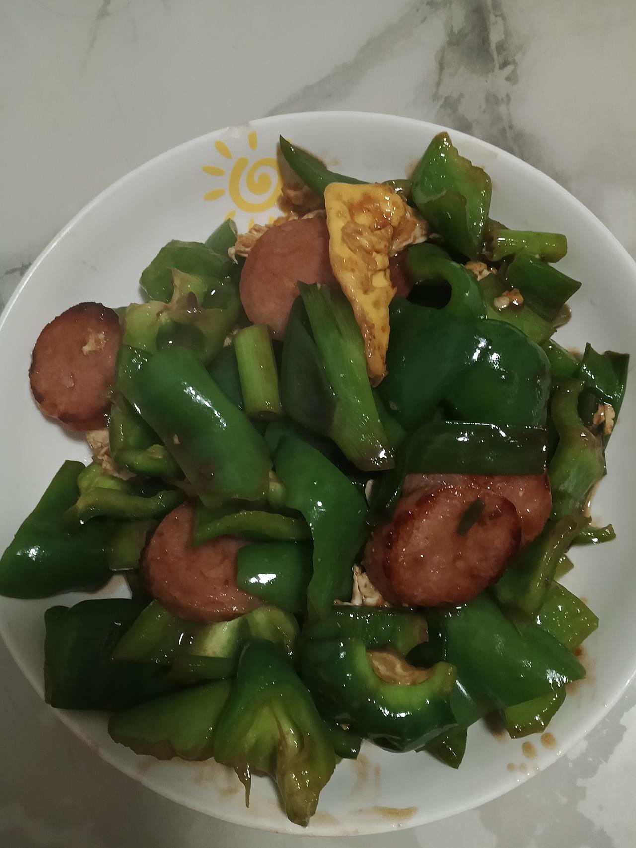 婆婆有两个儿子，
谁家的孩子都不看，

妯娌结婚早，
给她家看过一段时间，

后