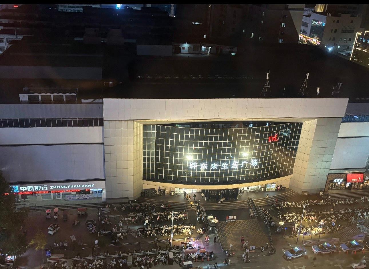 这家店去年去过，今天传出要闭店了，原因是房租到期，部分房东坐地起价涨房租，而且涨