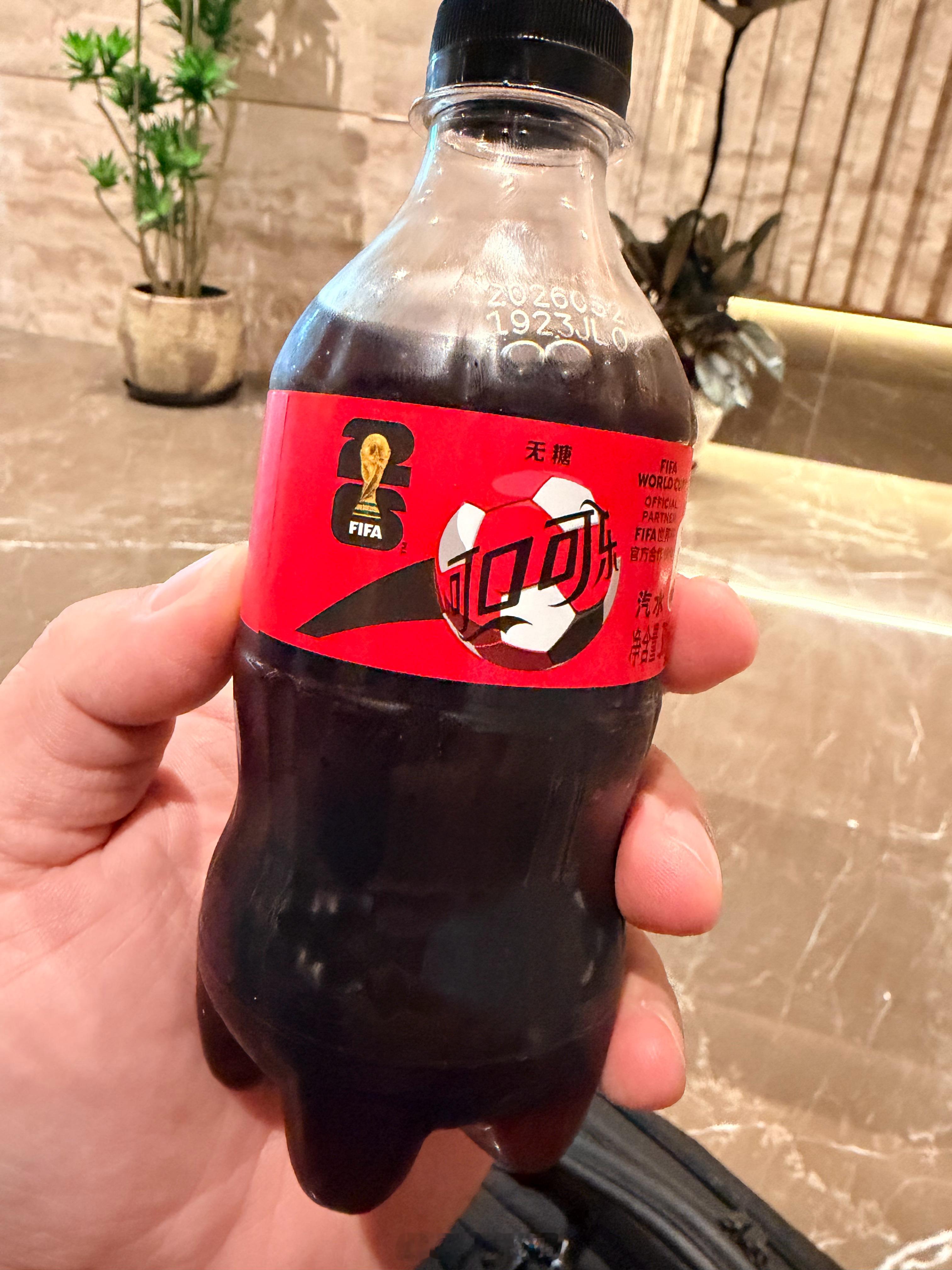 飞机延误，奖励自己一个无糖可乐吧！