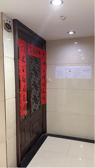成年人各有难言之隐，住福田香域中央的业主也不得已出手住宅。
[害羞]
 房子在深