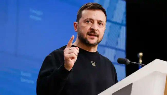 泽连斯基又改口了。这让外界更加摸不清，俄乌谈判到底会往哪个方向走。

就在12月