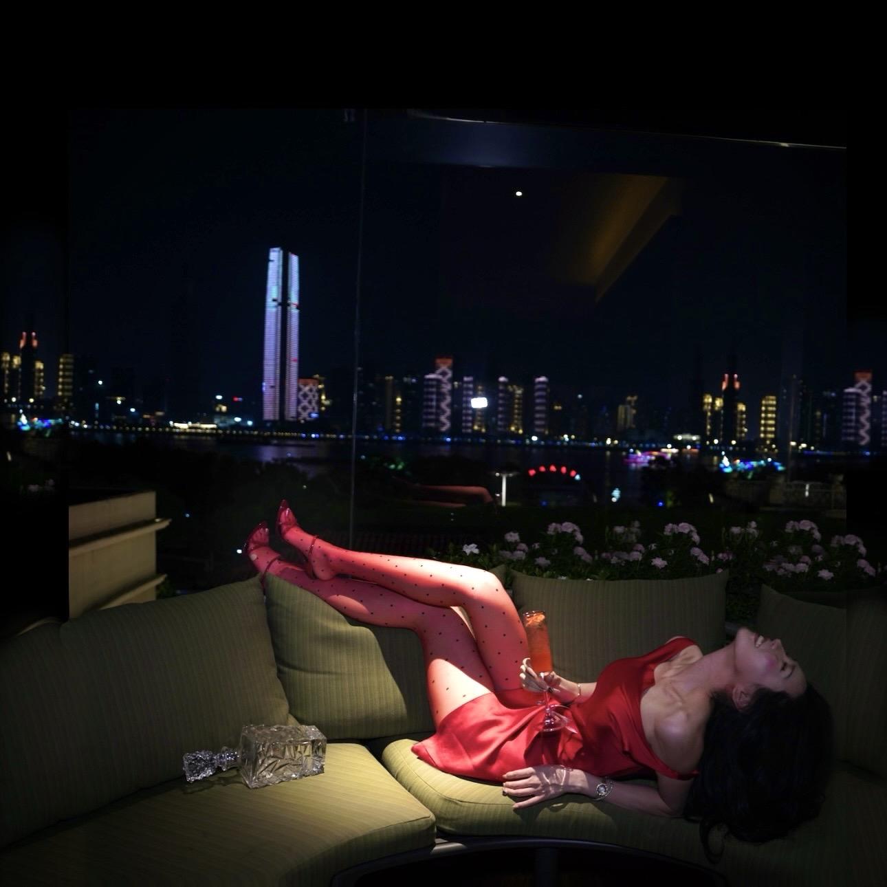 你亲手浇灌的玫瑰 只认你掌心的温度