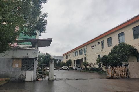 浙江男子陈海波，早年做厨师白手起家，2005年开了一家五金加工厂，本分经营，靠着