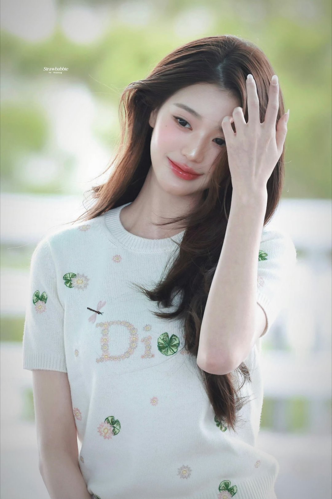 张元英出发巴黎时装周 元英的美貌，乱纪的荣耀[流鼻血]Dior公主堂堂来袭 ​​