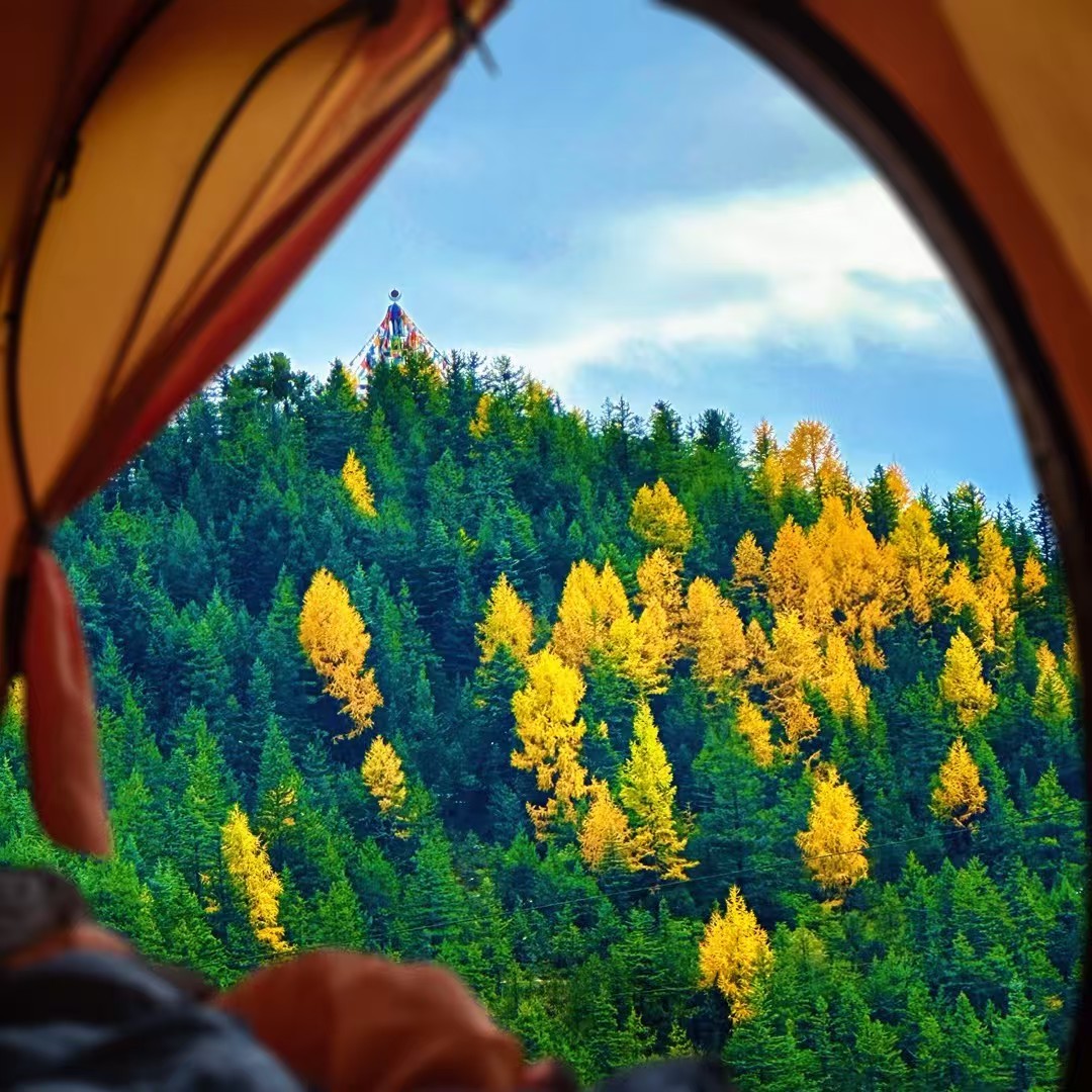 把别人看成好人，你的心充满善良和好意，把别人都看成恶人，你的心充满恶行恶语恶言。