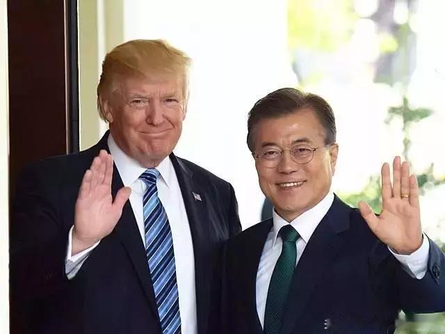 重磅消息！特朗普又把盟友端上餐桌了！ 这次是韩国和加拿大。一刀切下去，关税暴涨，