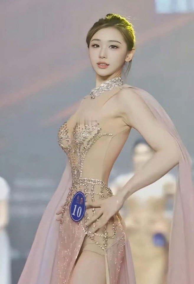 这是正常人的腰吗？老天奶太细了吧！ 