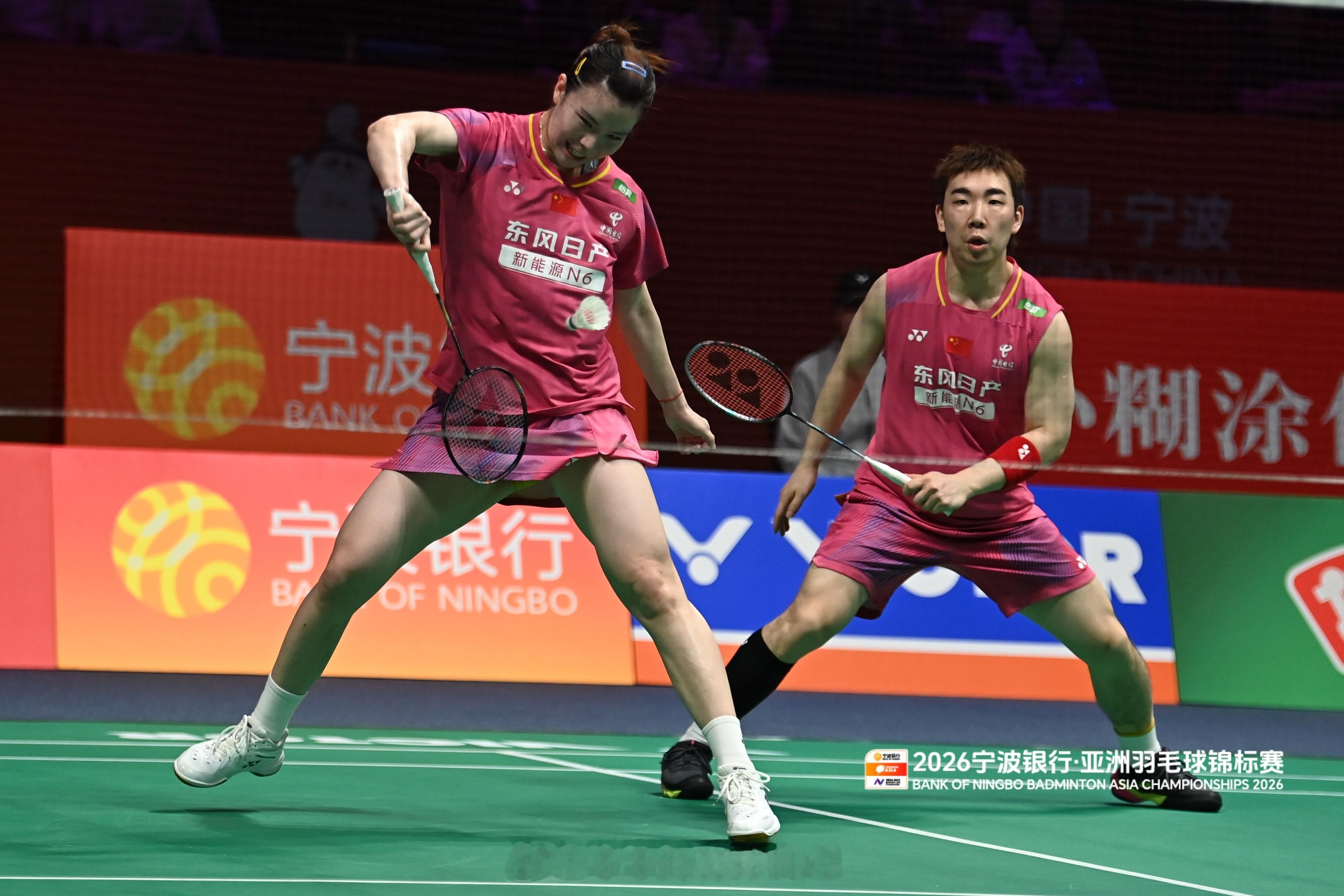 郭新娃/陈芳卉：首进亚锦赛8强 状态渐入佳境 Q：点评一下今天的比赛？郭新娃：这