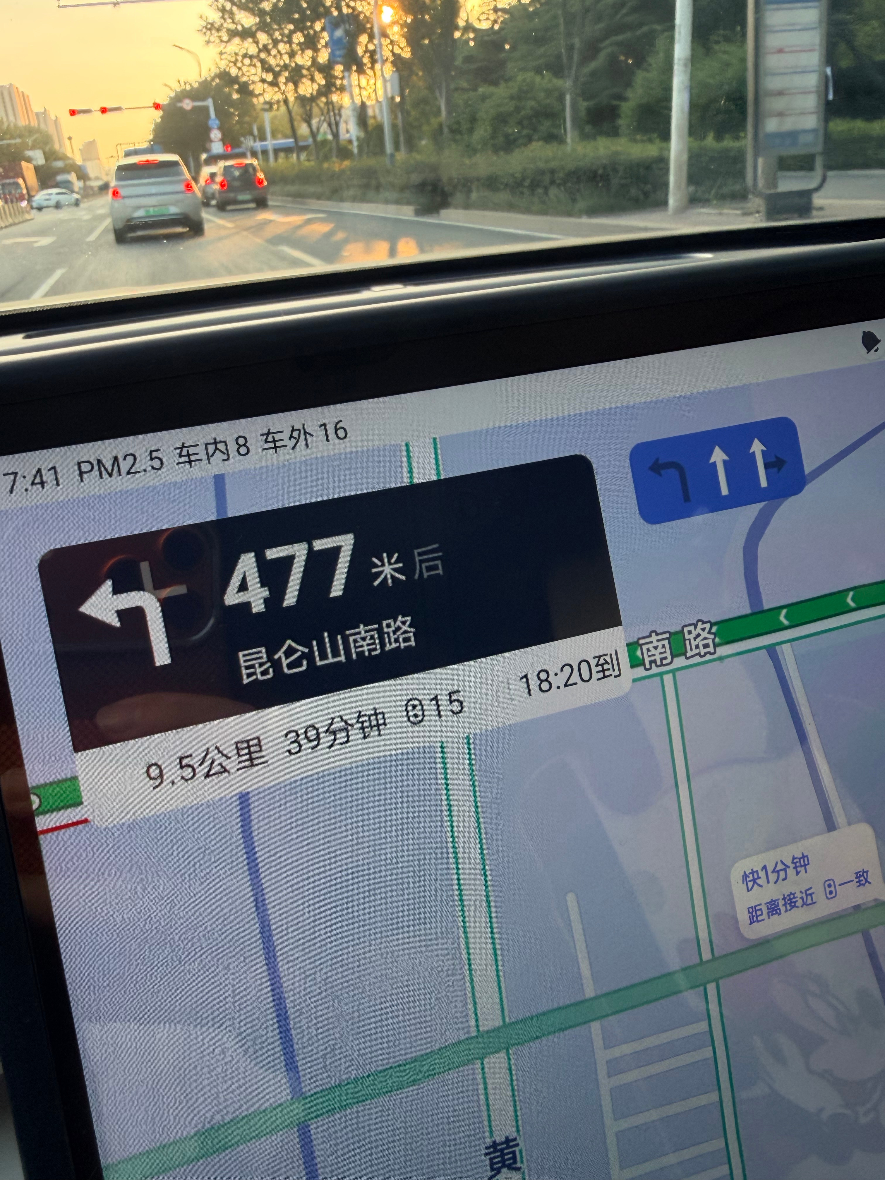 知道会堵车，十多分钟的路程，导航四十分钟，走了一个小时才到[泪奔][泪奔][泪奔
