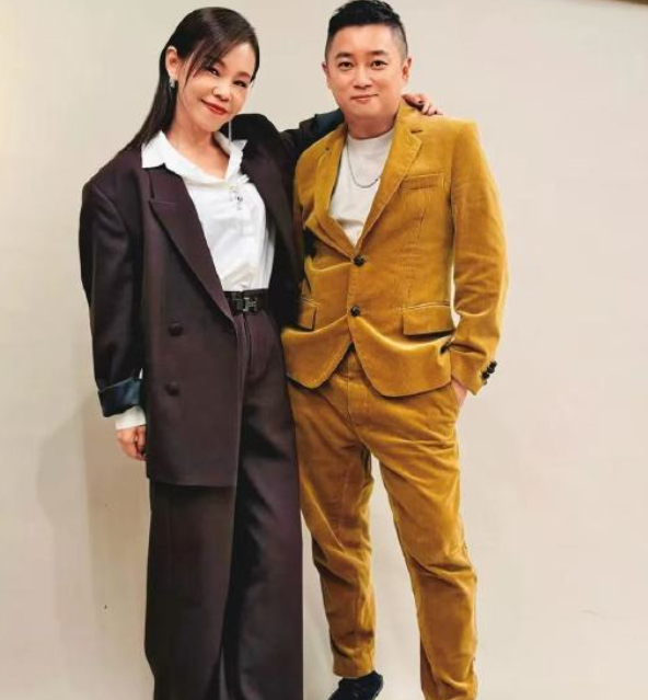 彭佳慧方否认霸凌传闻 2月25日据台媒，彭佳慧被曝在前经纪人小恬确诊癌症后立刻解