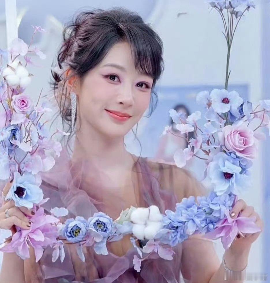 杨紫直播生命树杀青后的第一个直播，状态好好[爱慕] ​​​小花仙 ​​​
