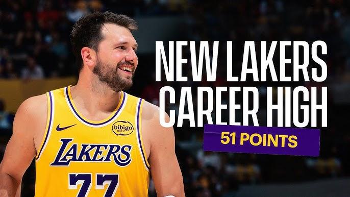 卢卡·东契奇在周四砍下51分，打出了他被交易到洛杉矶湖人以来的最高得分表现，帮助