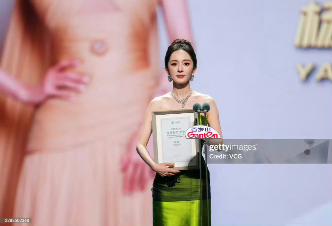 杨幂白玉兰G社生图所有人感受这个杨幂的权威性，生图就是这么能打啊