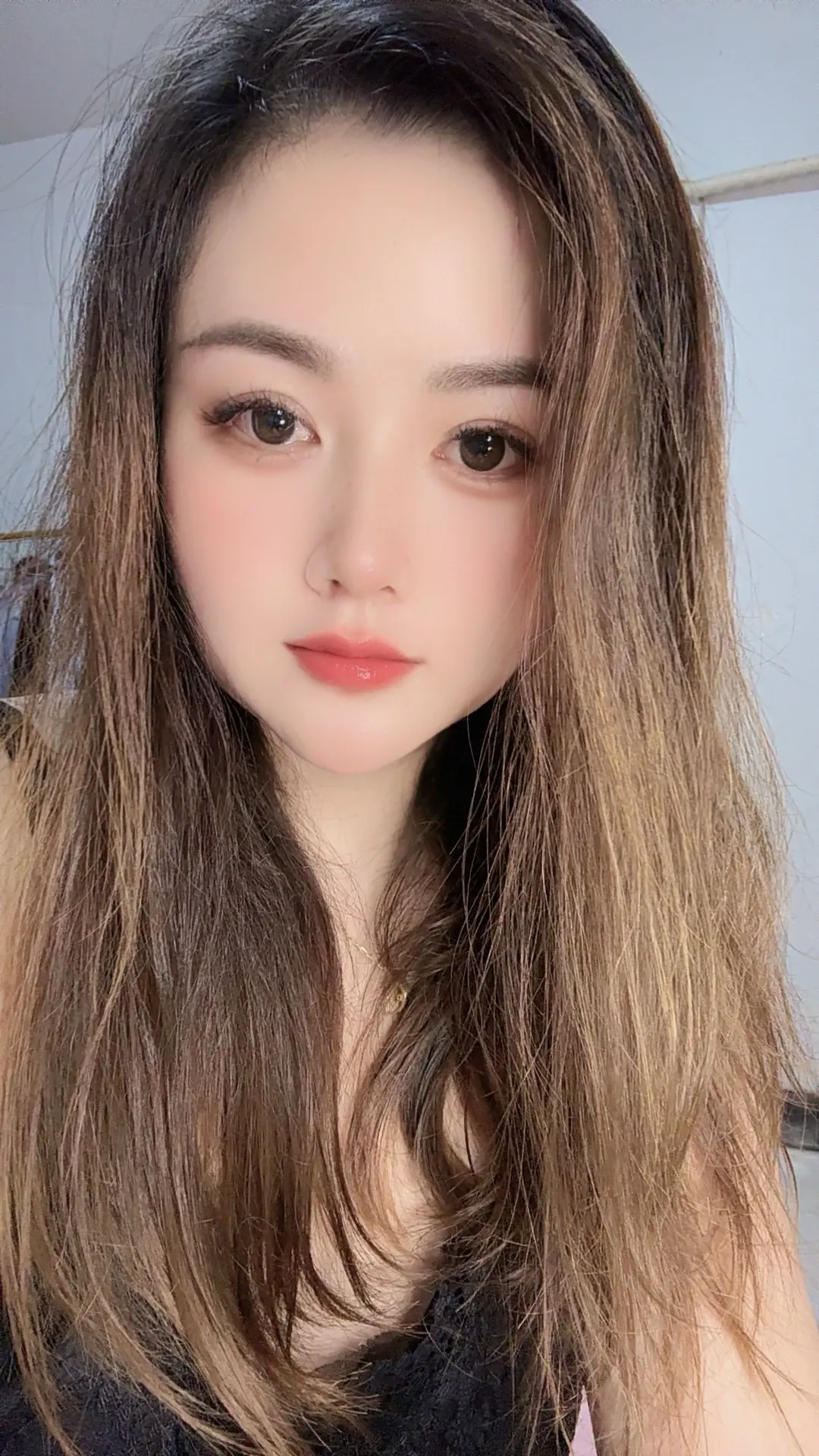 我不善言辞，也不会低头，更不会撒娇，所以，坎坷也正常。