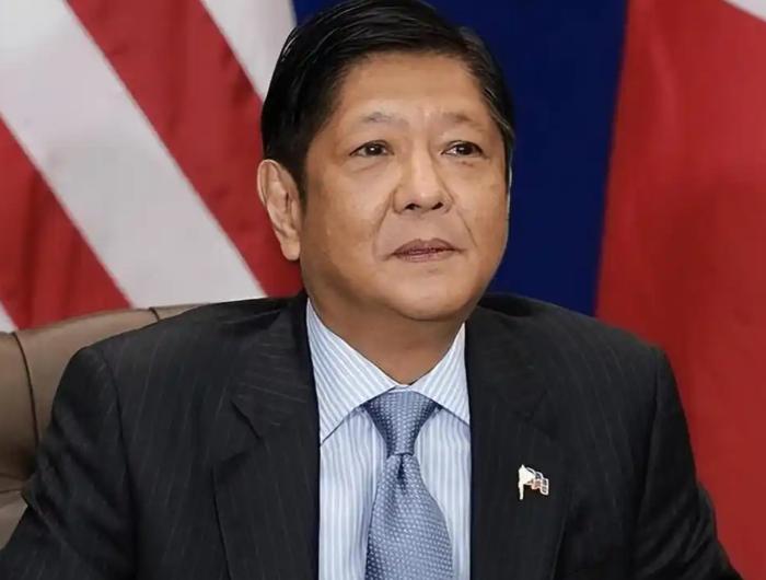先说今年7月20日那件事，仁爱礁又起冲突，菲律宾从坐滩舰放出橡皮艇冲撞中国海警船