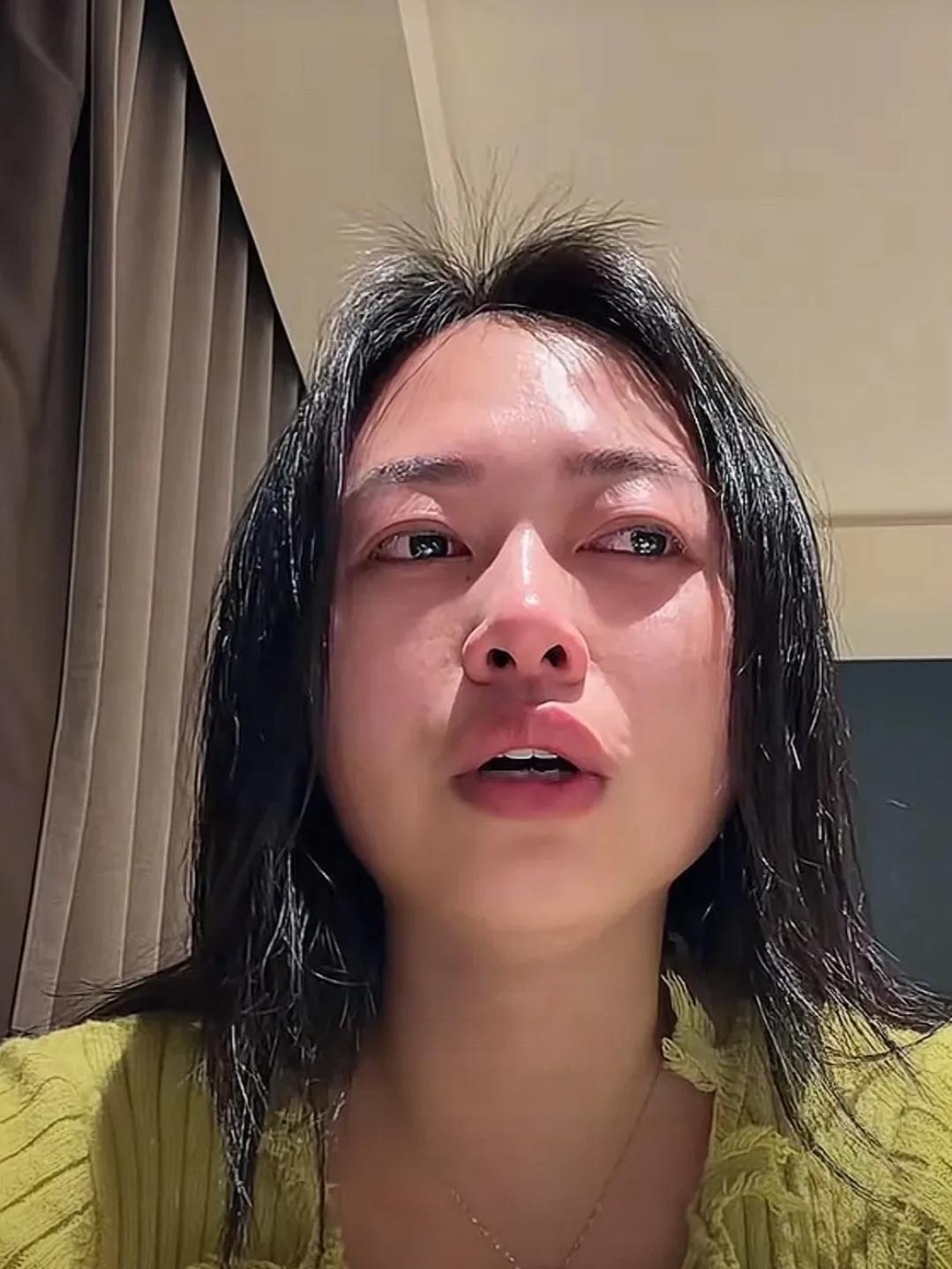 这种败家媳妇，换了我是她老公，我先抽她几个大嘴巴！
一家四口人，自己又不上班，买