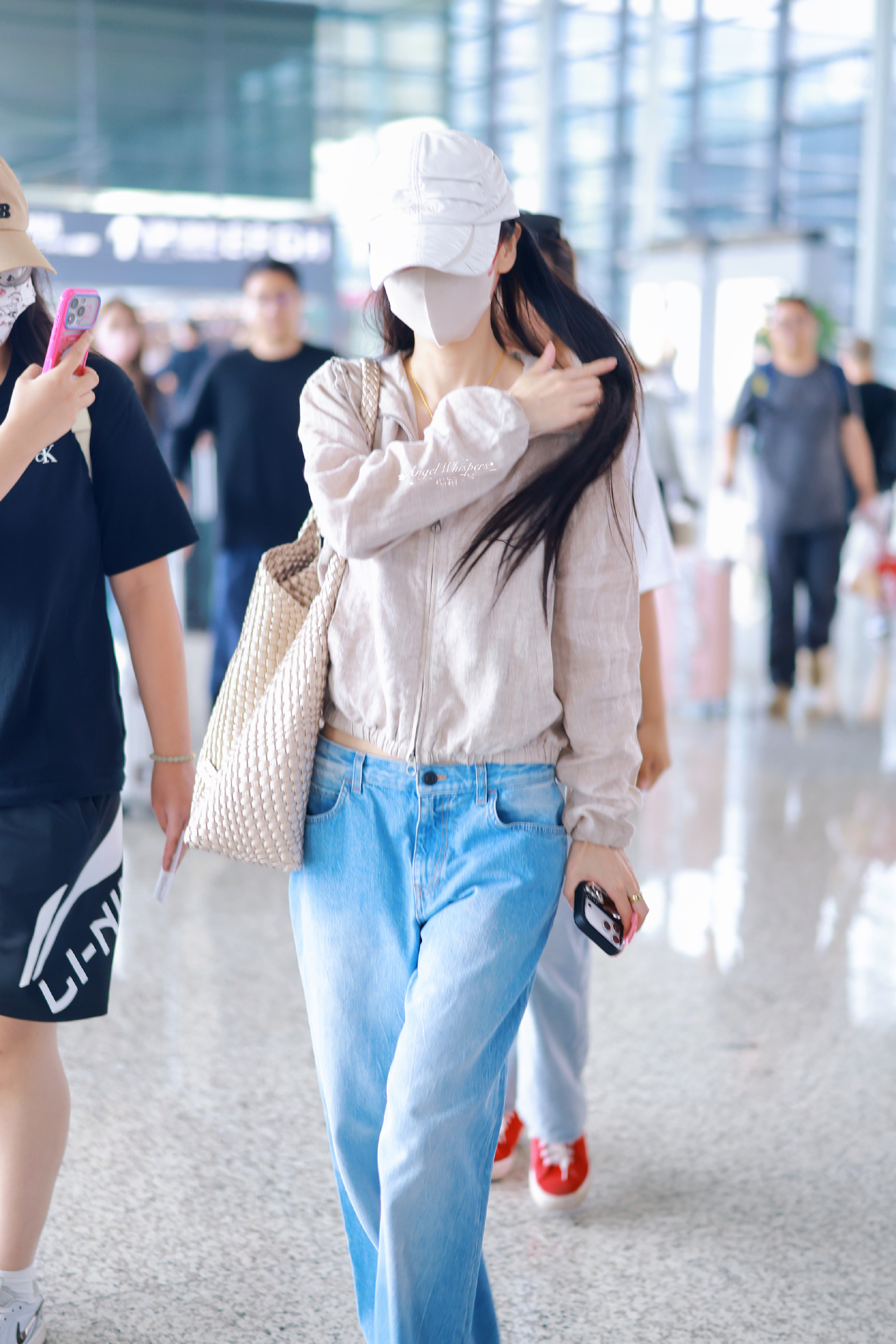 angelababy angelababy君绮罗 “优秀的人超级多，但我以你为榜