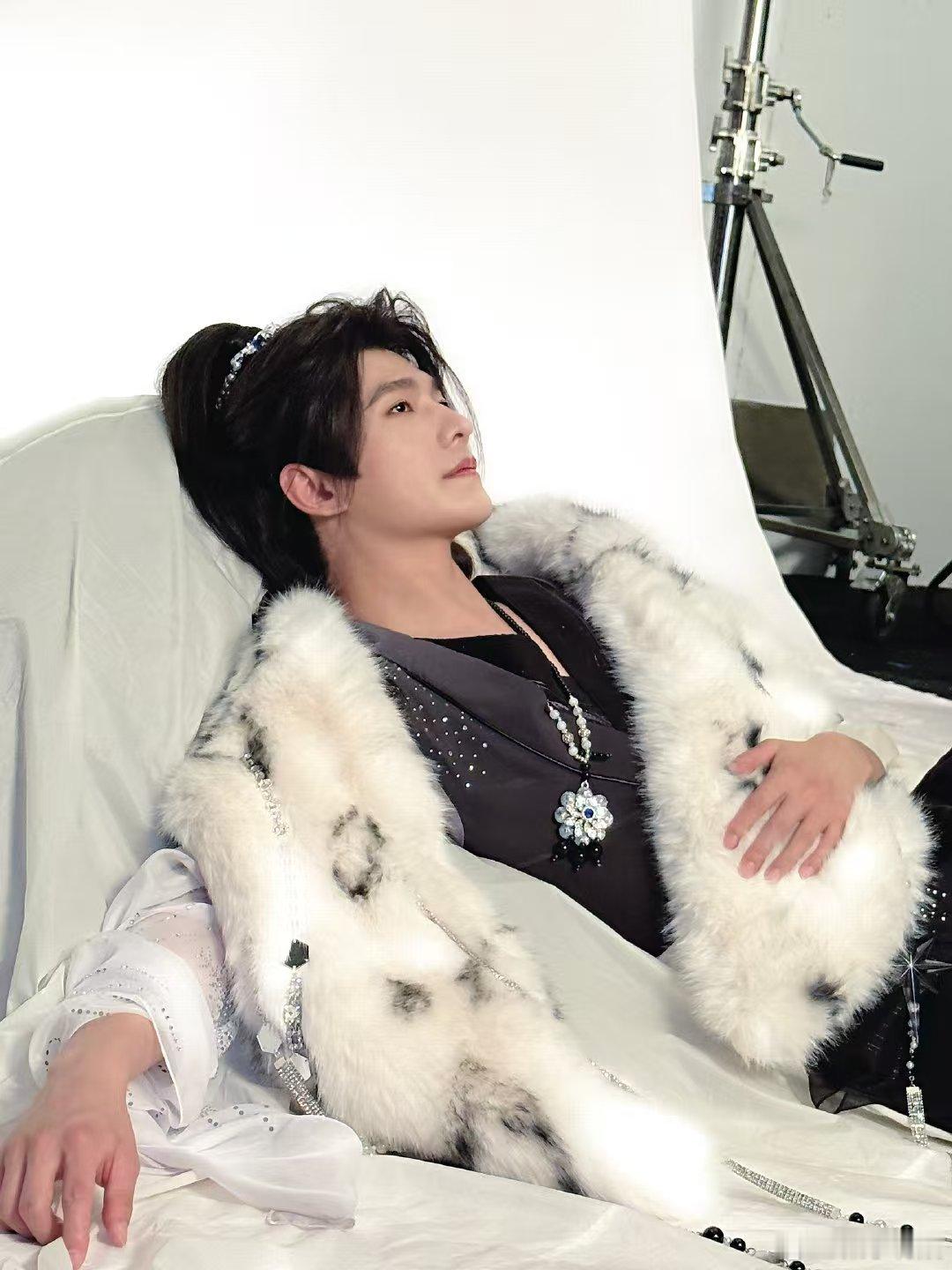 杨洋雪境之主杨洋周五花絮live杨洋周五花絮live，雪境之主来了，[晕][晕]