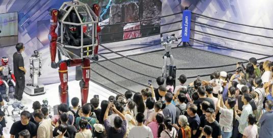 五万客商挤爆杭州。
 
163个国家和地区、超5万名专业客商，42.8万人次入场