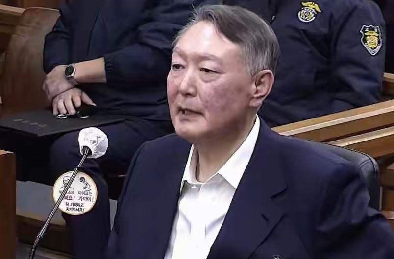 ​韩国总统尹锡悦不能和他的妻子金建希见面了。这时候，李在明总统又开始下达了命令，