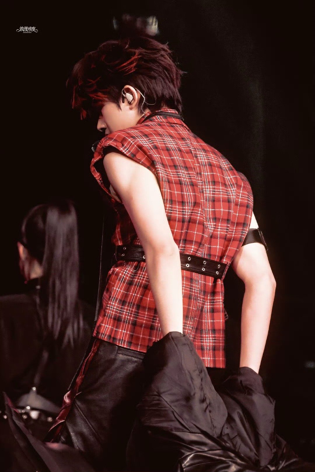 荣耀之战热心市民张极 舞台因张极而更加温暖！作为“热心市民”，他不仅展现了出色的