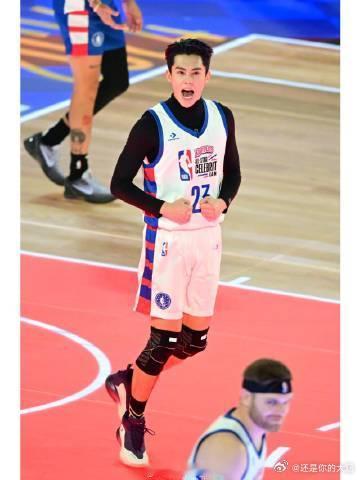 王鹤棣NBA名人赛三番战 期待了好久！王鹤棣第三次NBA名人赛来了，看着他一步步