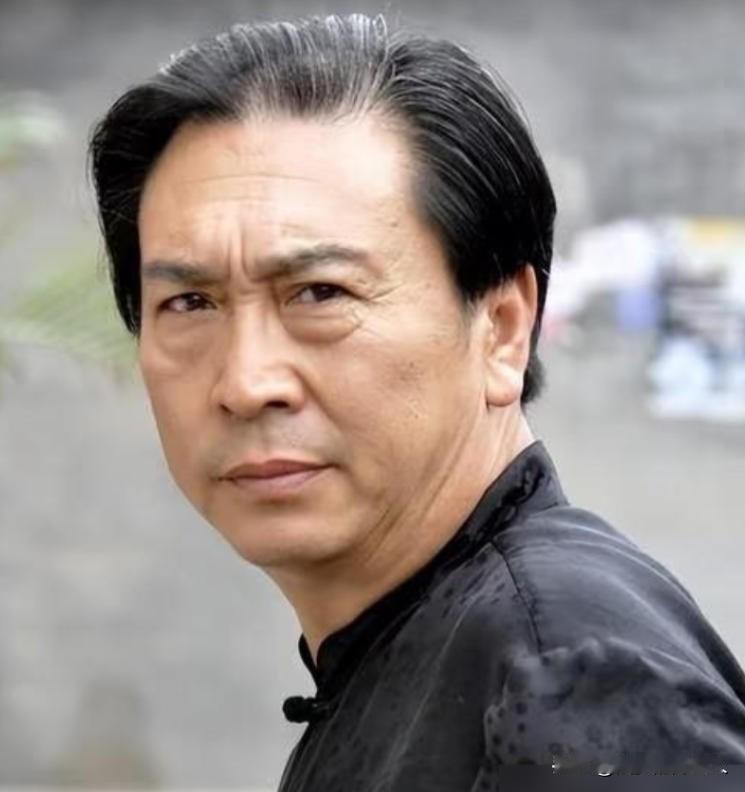 陈晓旭临终前，给前夫打了3小时电话。电话里，两人泣不成声。她说，我太像林黛玉，棱