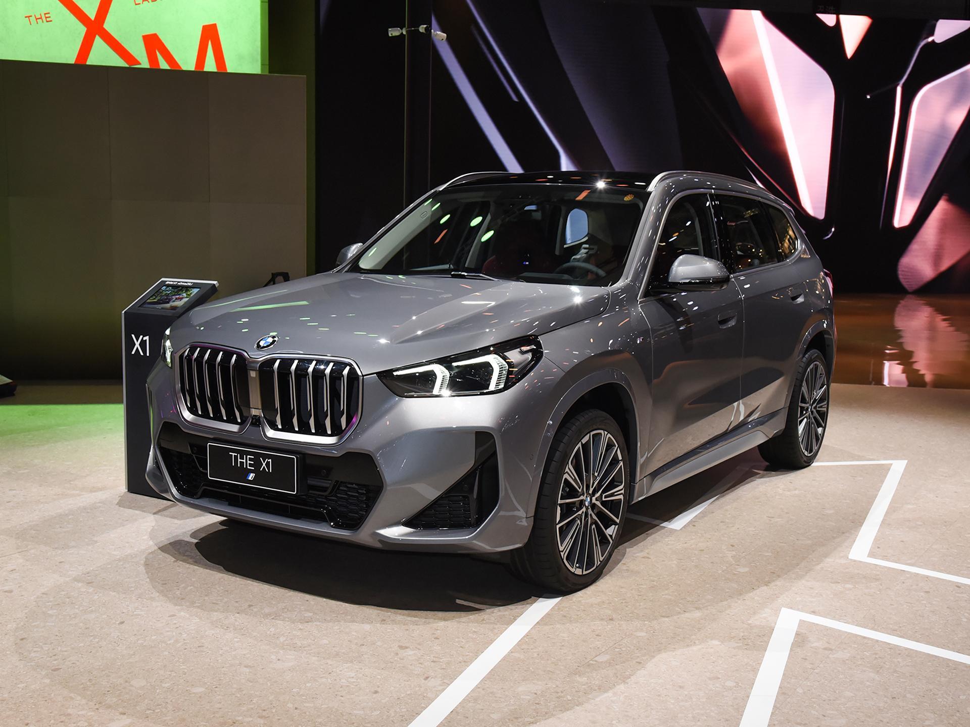 2023上海车展：全新换代宝马X1实车尺寸更大的肾型格栅，外观更具运动气息长宽高