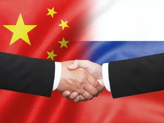 2000年，普京第一次坐进克里姆林宫的时候，俄罗斯的GDP只有2600亿美元。那
