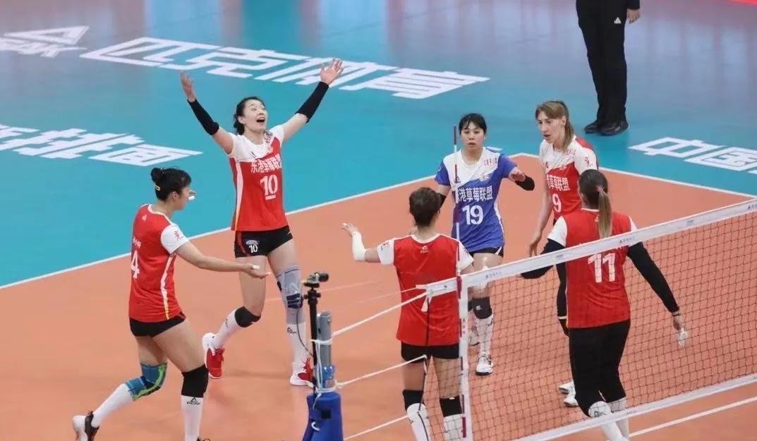 首局：辽宁女排31-29北京，天津25-14深圳，江苏25-22山东，上海25-