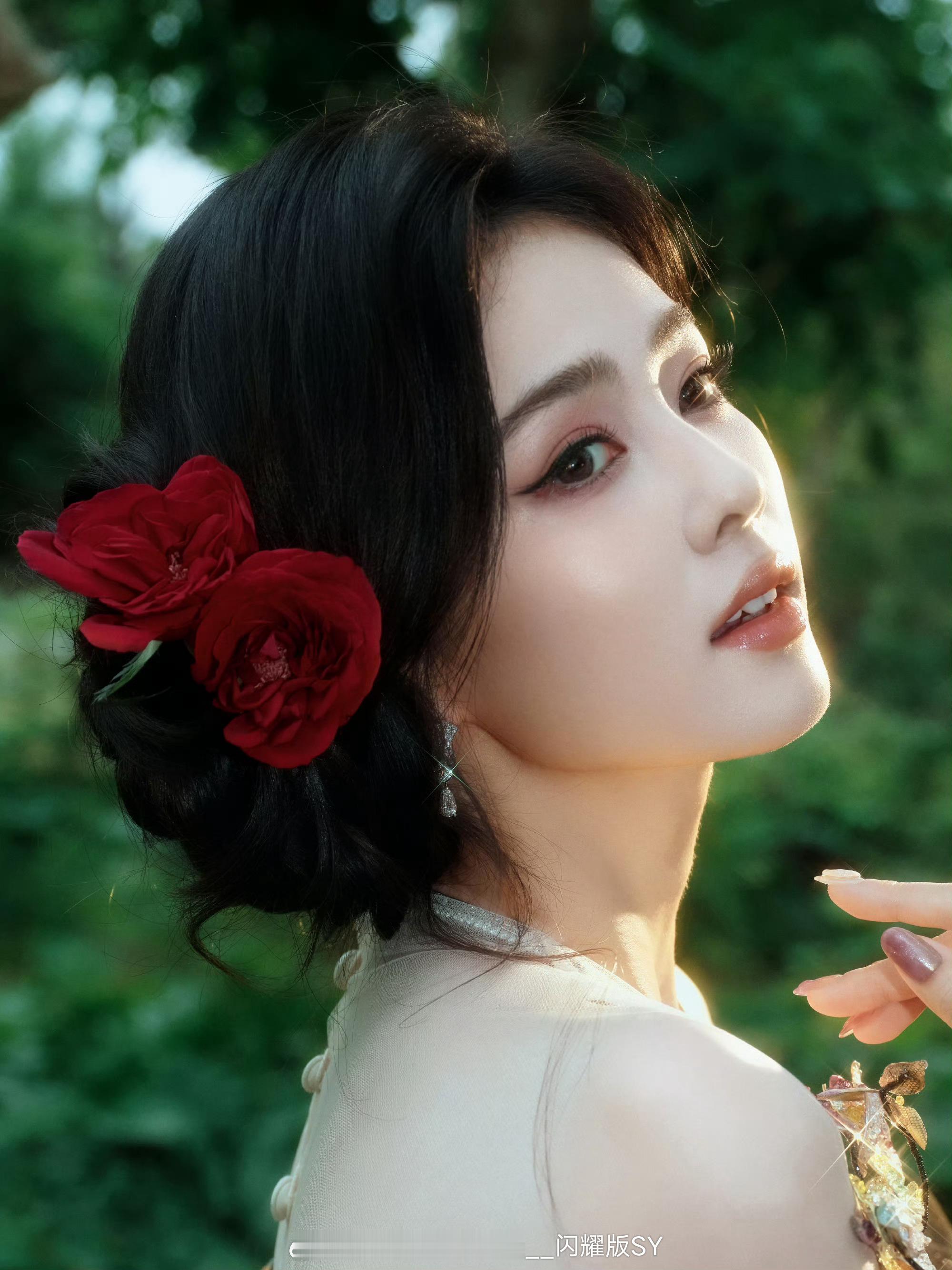 星光大赏红毯赵露思、白鹿、宋祖儿、女明星们都美的很突出喔！星光大赏内场