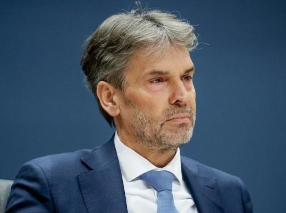 就在刚刚

中方终于出手了，

12 月 17 日，中方正式发布最终裁定：从即日