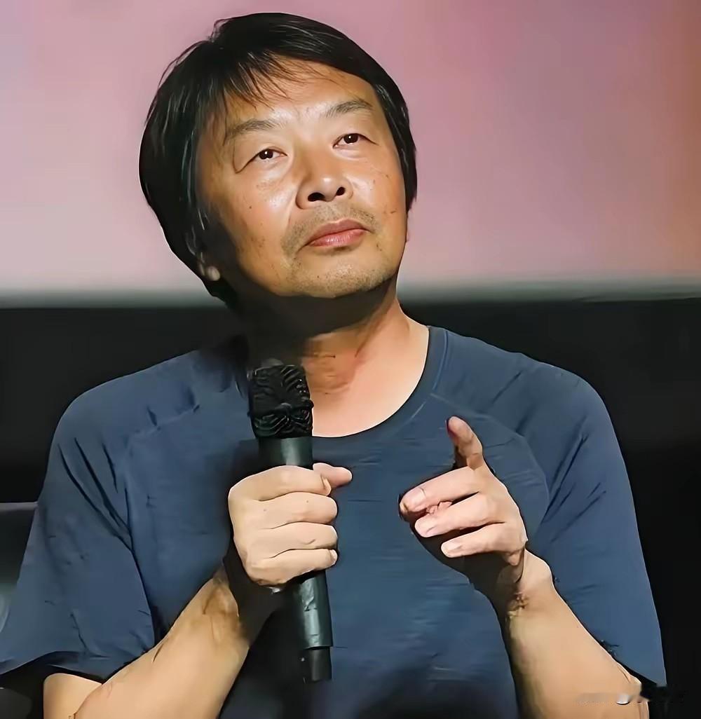 刘震云说：“女人必须现实一点，没有任何一个男人跟你结婚是为了给你幸福，一个女人能