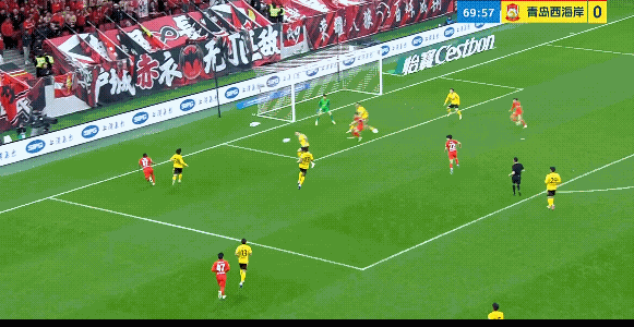 武磊终于又进球了，忘了武磊上一次进球是啥时候了，主教练穆斯卡特都在场下为他鼓掌，