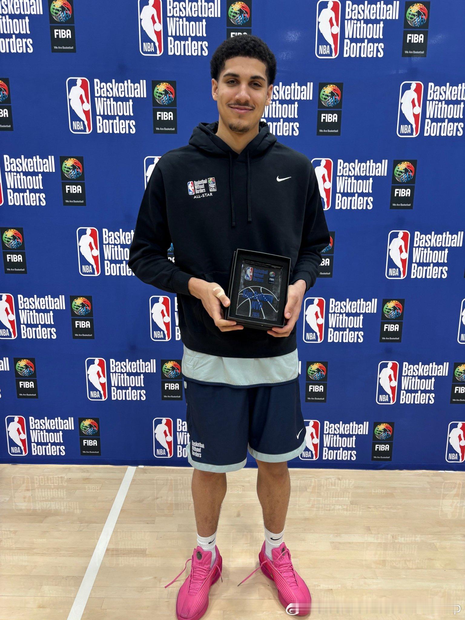 篮球无疆界训练营最佳阵容，“暴力美学”法国内线Cameron Houindo荣膺