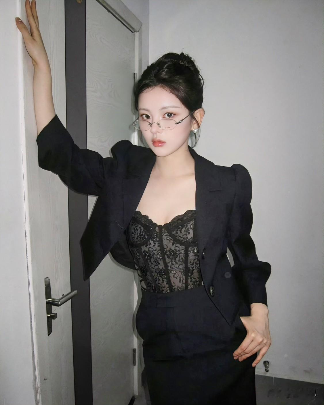 杨超越的造型风格，你更喜欢甜妹还是御姐？