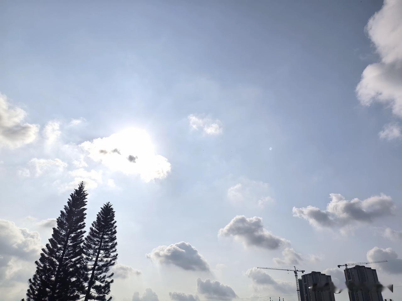 今年第17号台风“浪卡”已生成！13日起广东雷雨增多高温趋缓！

今年第17号台