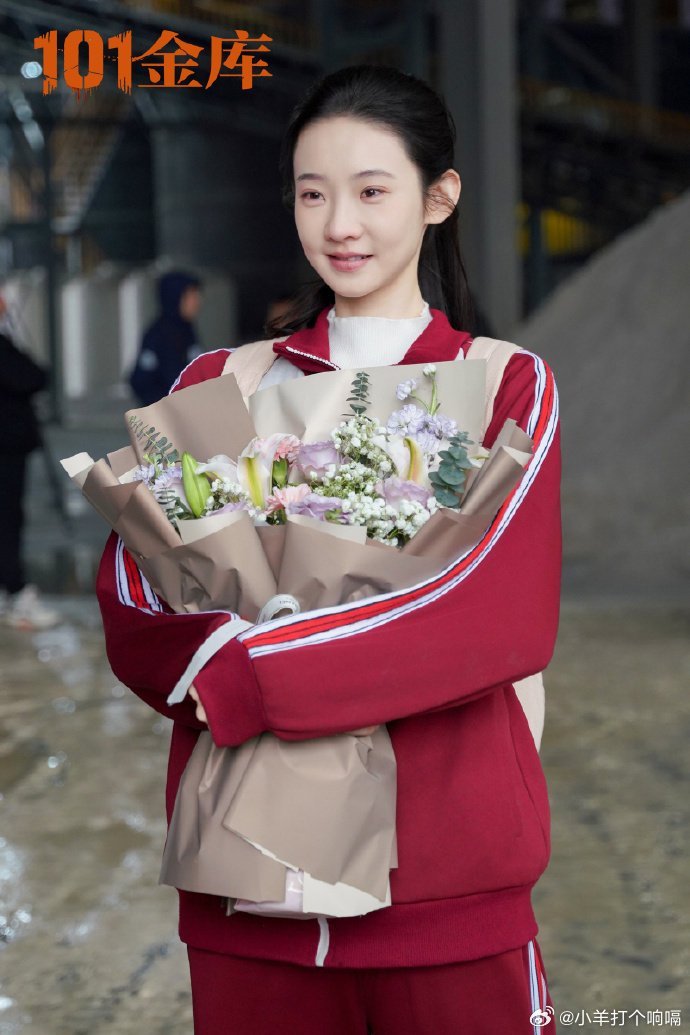 第一个让张艺凡穿校服的是天才是谁想到让张艺凡穿校服的？简直是神来之笔！这身酒红运