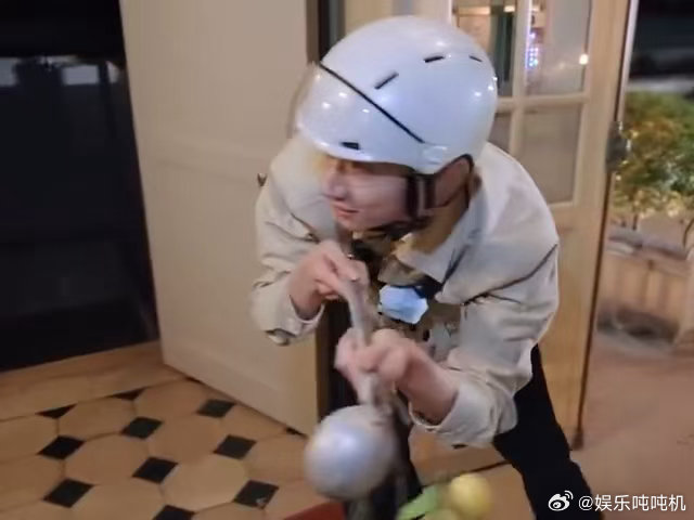 林一像ai一样诡异的出现了林一不打算原谅偶像剧了 林一在节目里的出现方式已经不能