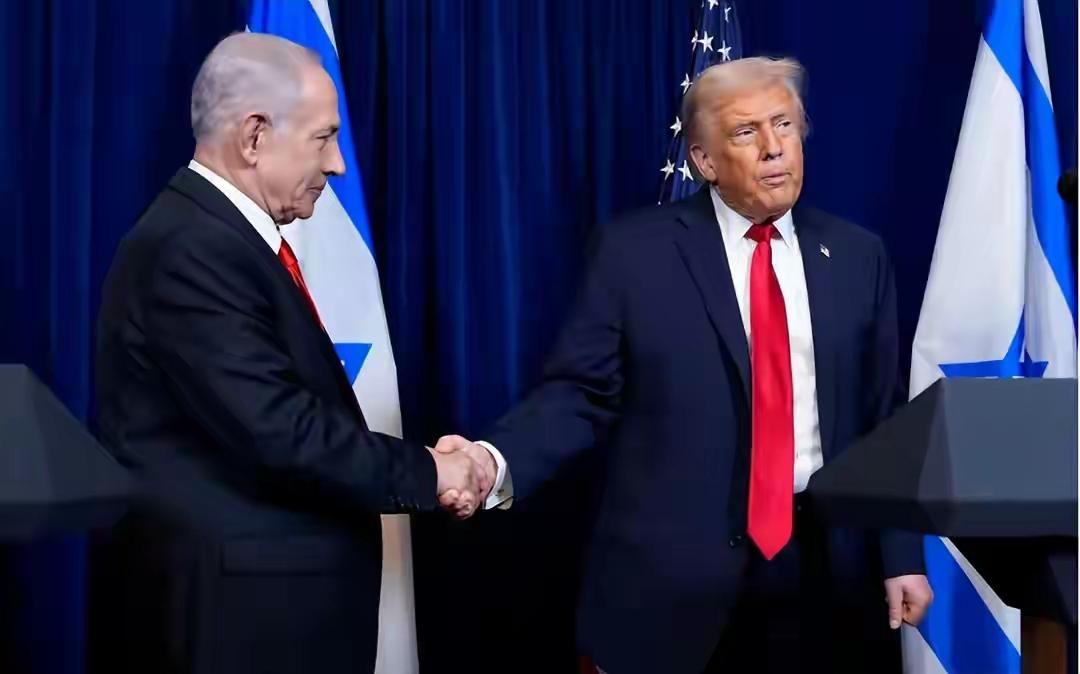 中国要做最坏打算！美国砍掉我们石油进口一条腿，现在要砍另一条
深夜的港口灯火通明