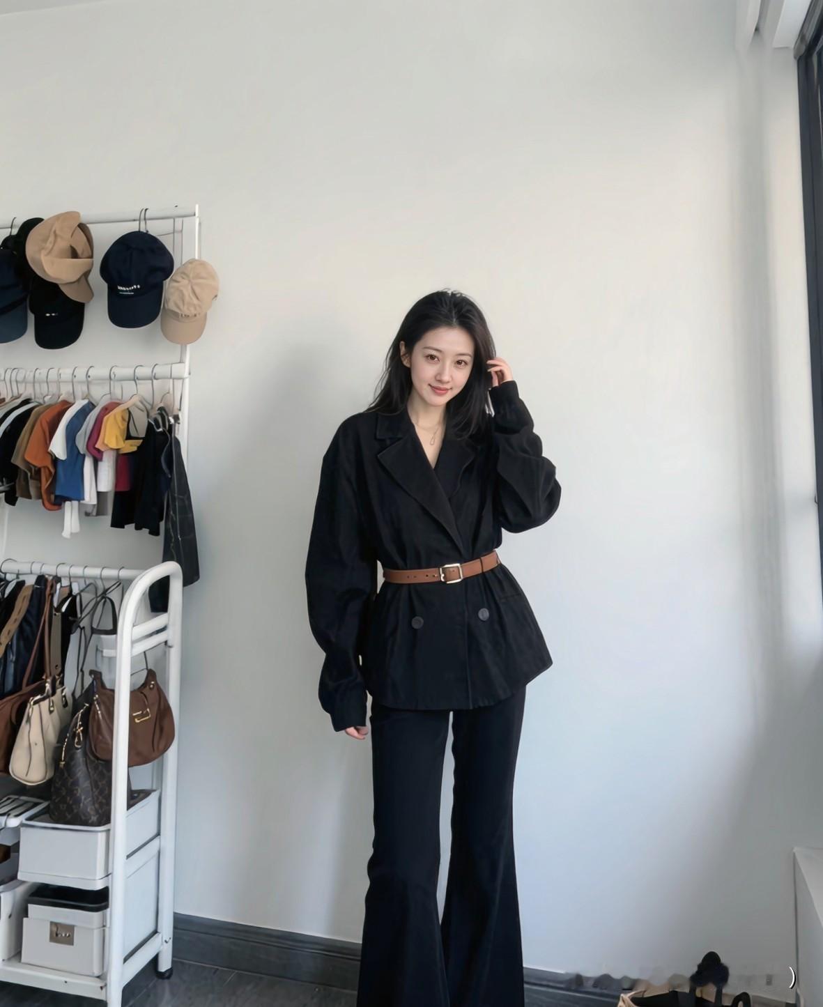 有时候，
沉默比争吵更有力量，
它是一个成年人最好的体面。
在纷繁复杂的人际关系