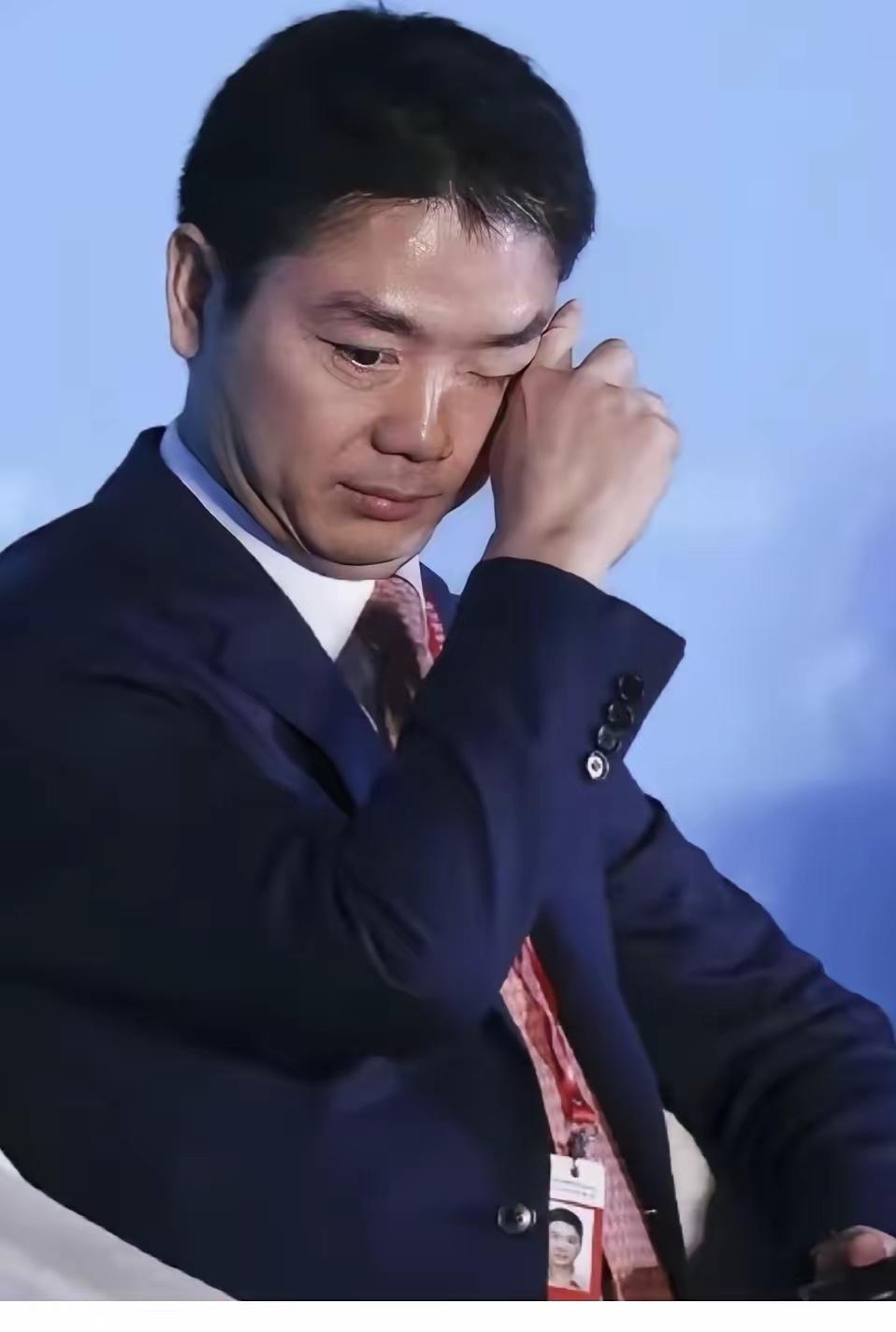我一直没想明白。
京东到底图什么。
去年赚了不到两百亿，花在员工身上的钱是这个数