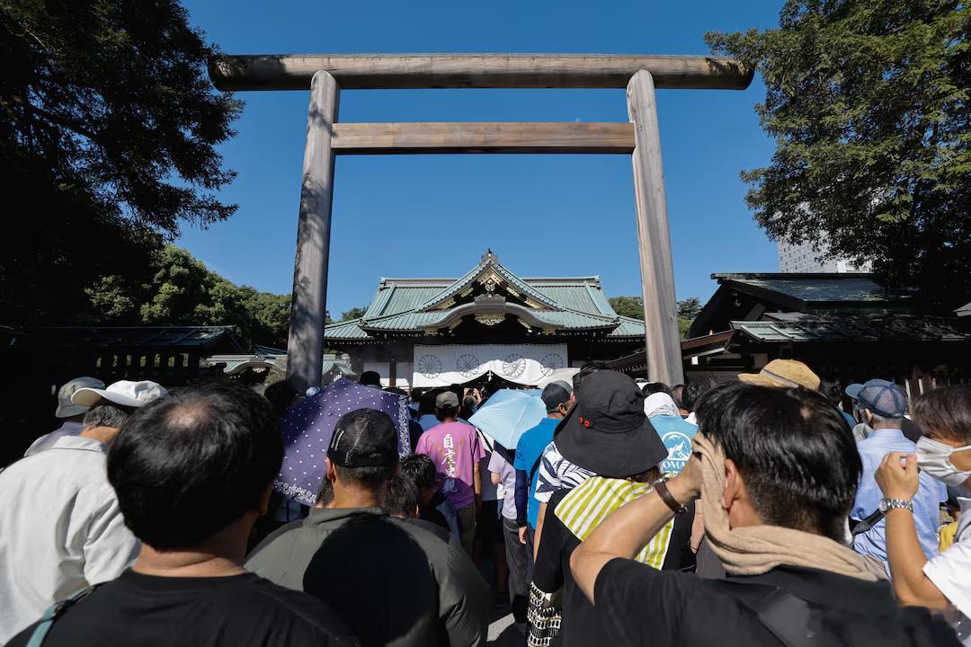 （路透社）——日本周五纪念二战战败 80 周年，至少一名内阁大臣与数千名游客一起