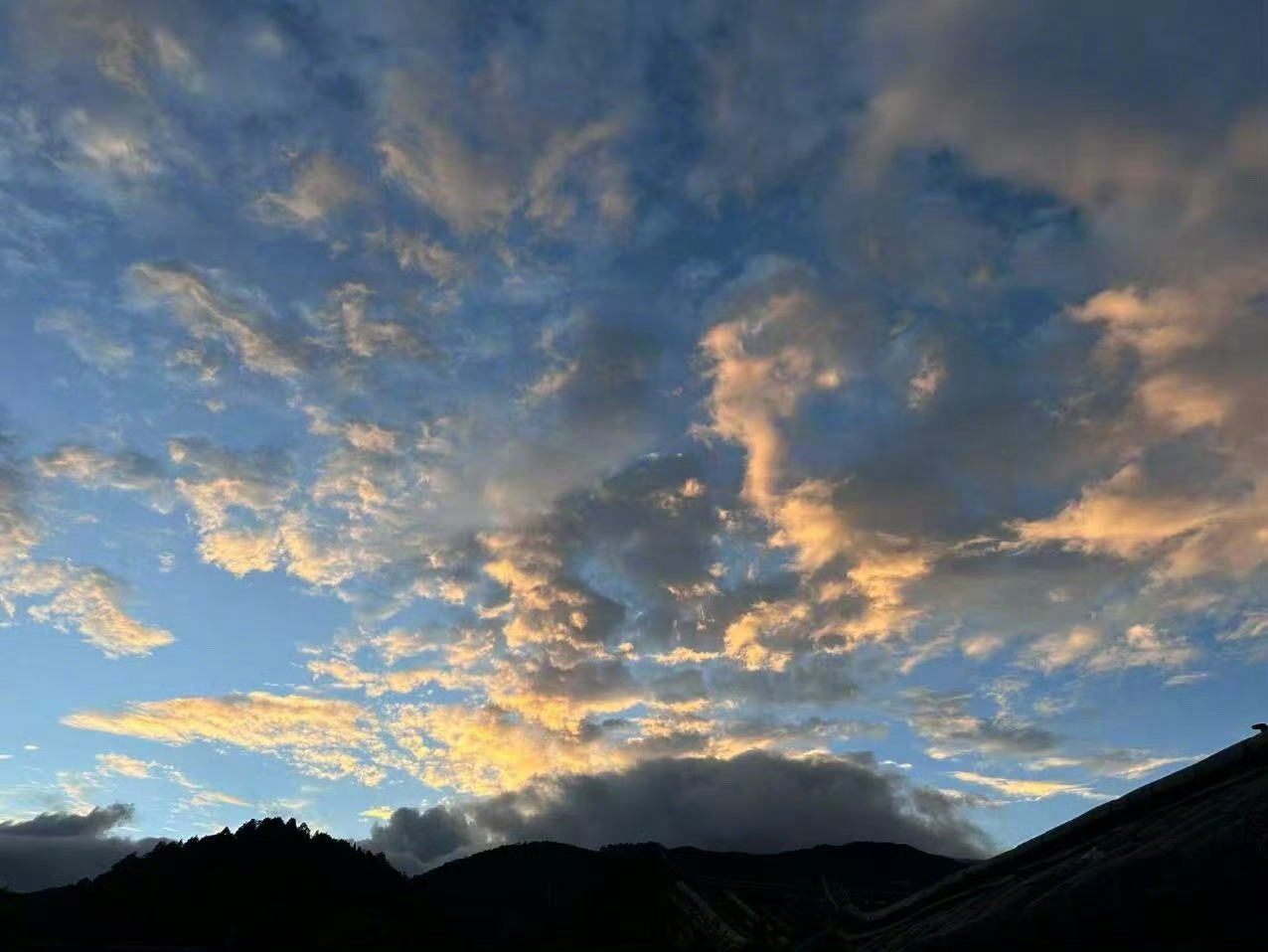 心灵上极致的干净，就是身边的每一件事情，都像是从来没有发生过一样。一切都这么新鲜