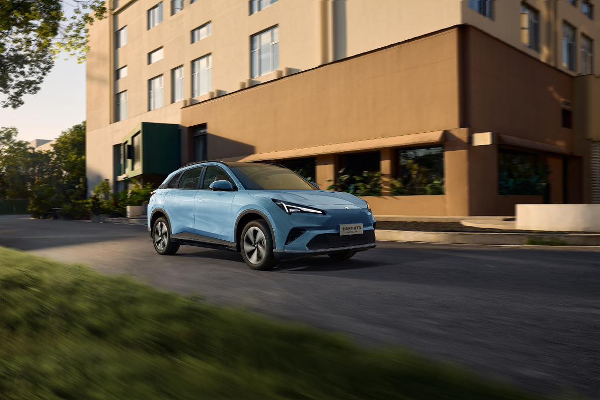 极狐全新阿尔法T5上市，10.98万起的价格覆盖了纯电和增程两种版本，我觉得有几