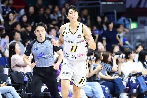 KBL季前赛战报：LG击败KCCLG刘基向和塔马约缺席，梁洪硕拿到25分，古德温