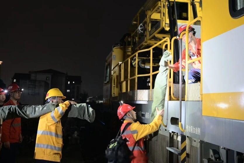国铁头条【连续地震！铁路部门紧急扣停39趟列车】7月8日四川省宜宾市高县连续发生