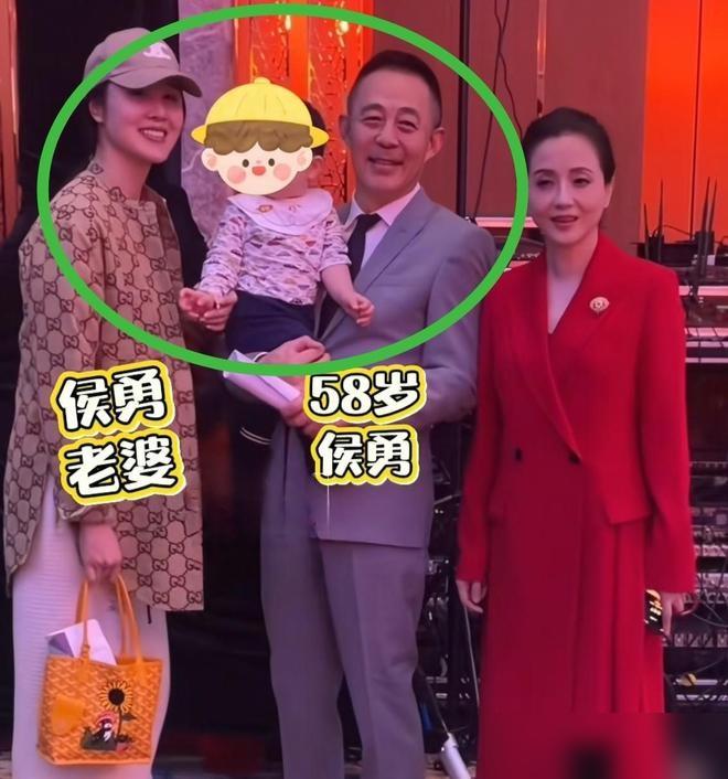 这把年纪了还这么高调！
侯勇当着张光北夫妇的面，猛夸自家两岁儿子多可爱。
立