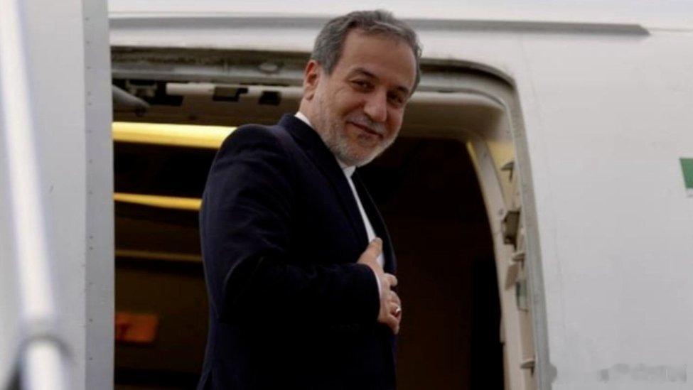 凤凰新闻【伊朗外长再次前往巴基斯坦】当地时间4月26日，伊朗外长阿拉格齐在与阿曼