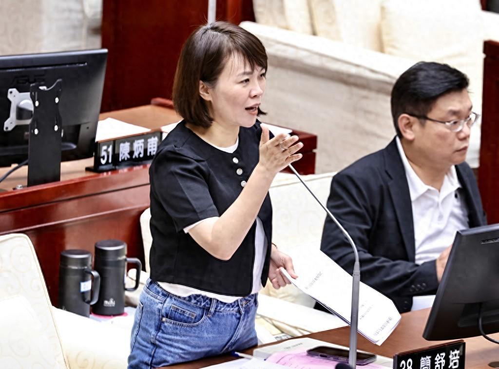用整公务员反击蒋万安？绿议员“限3天算出北市府5年用纸”引众怒！

民进党台北市